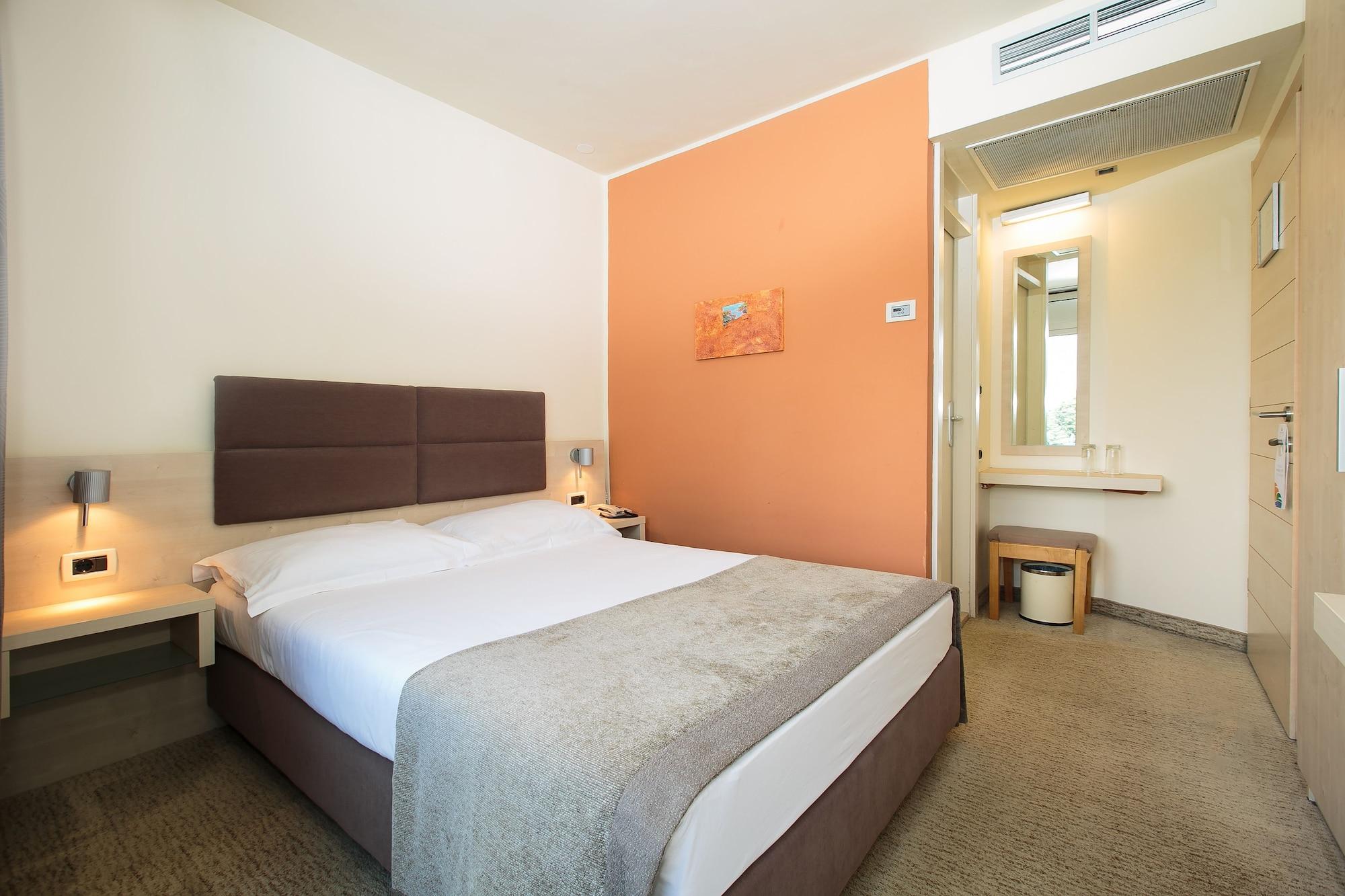 Hotel Mediteran Plava Laguna 3*