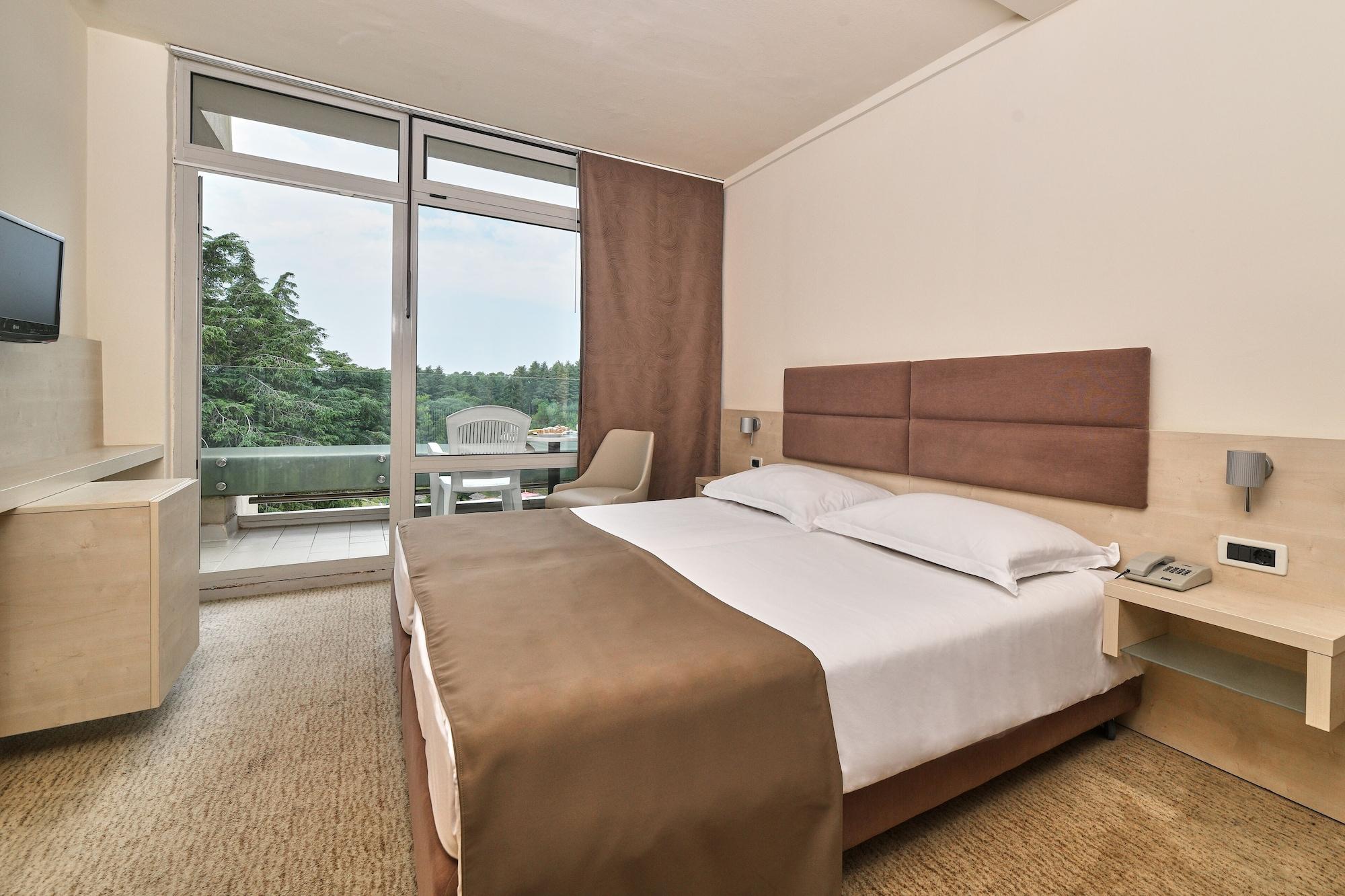 Mediteran Plava Laguna Hotel 3*