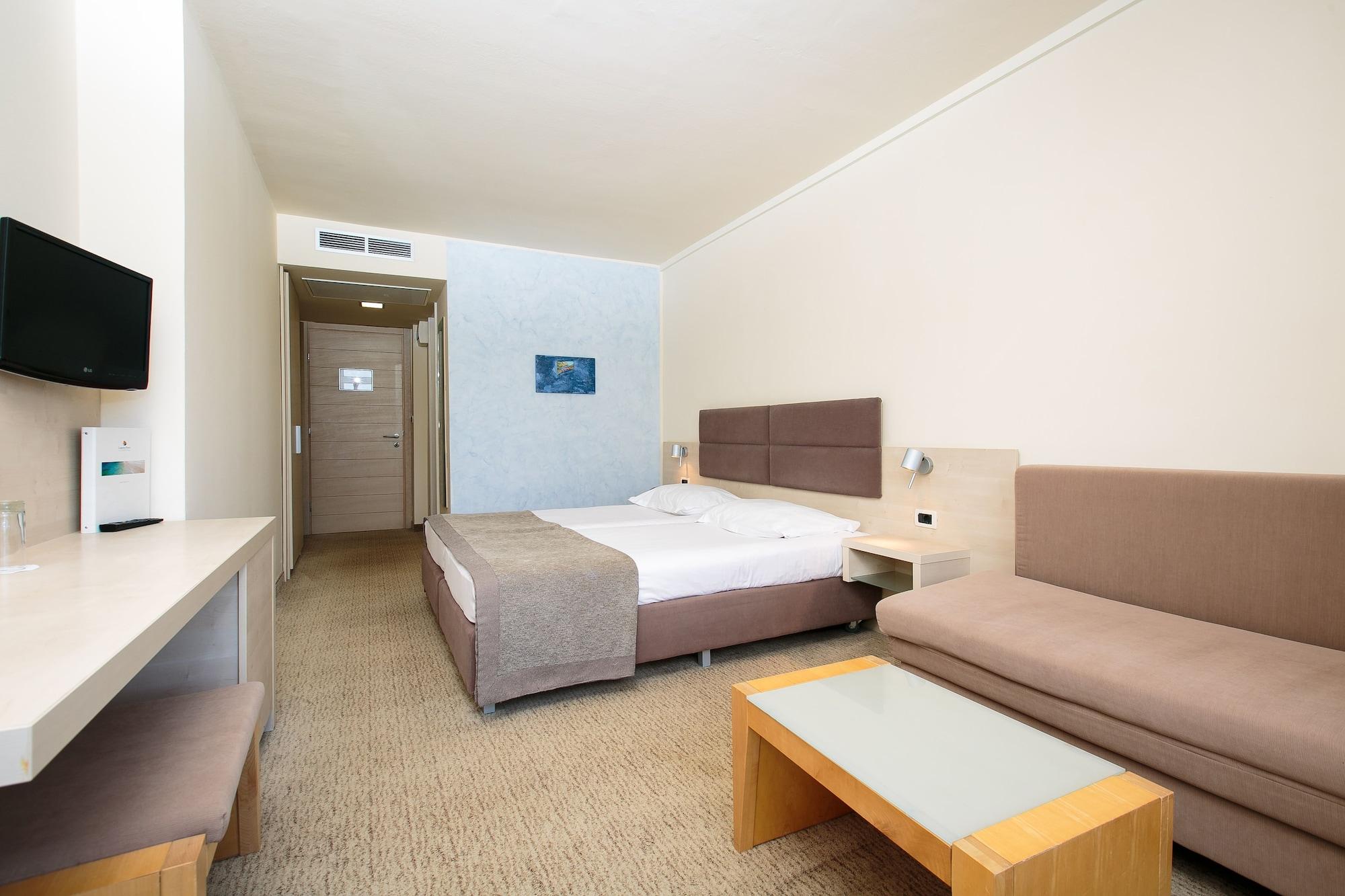 Hotel Mediteran Plava Laguna 3*