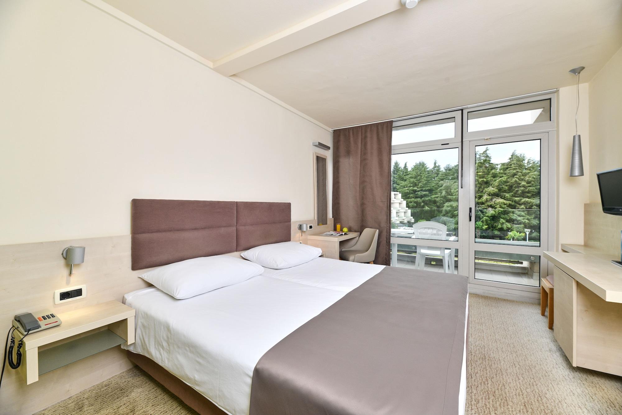Hotel Mediteran Plava Laguna 3*